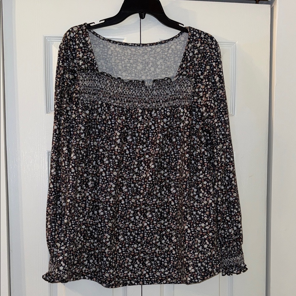 Floral Black and White Women's Long Sleeve Top